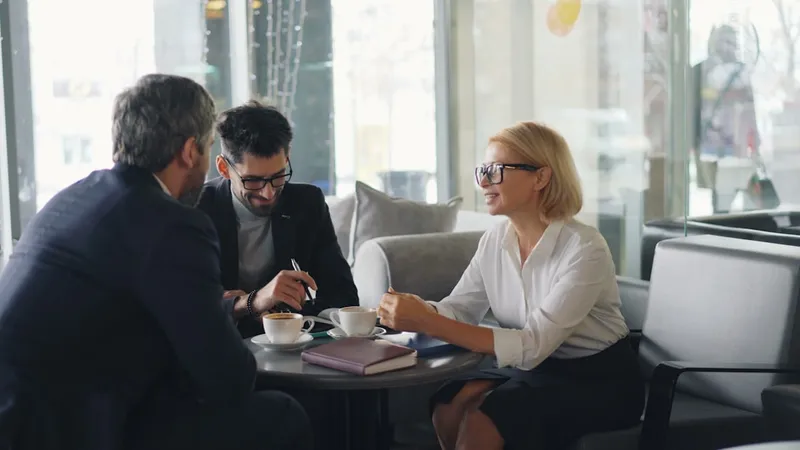 Appuntamento con un cliente insieme a un broker esperto